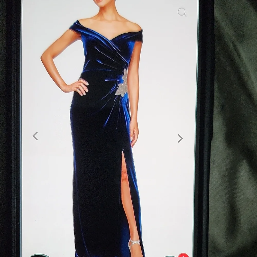 Elegant Blue Velvet Off-Shoulder Dress - Picture 1 of 6
